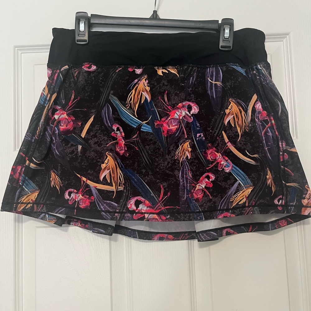 Lululemon Athletica Black Floral Mini Skirt 10 long
